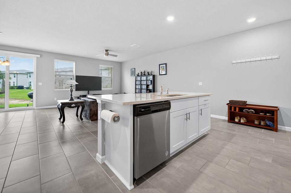 For Sale: $465,000 (3 beds, 2 baths, 1808 Square Feet)