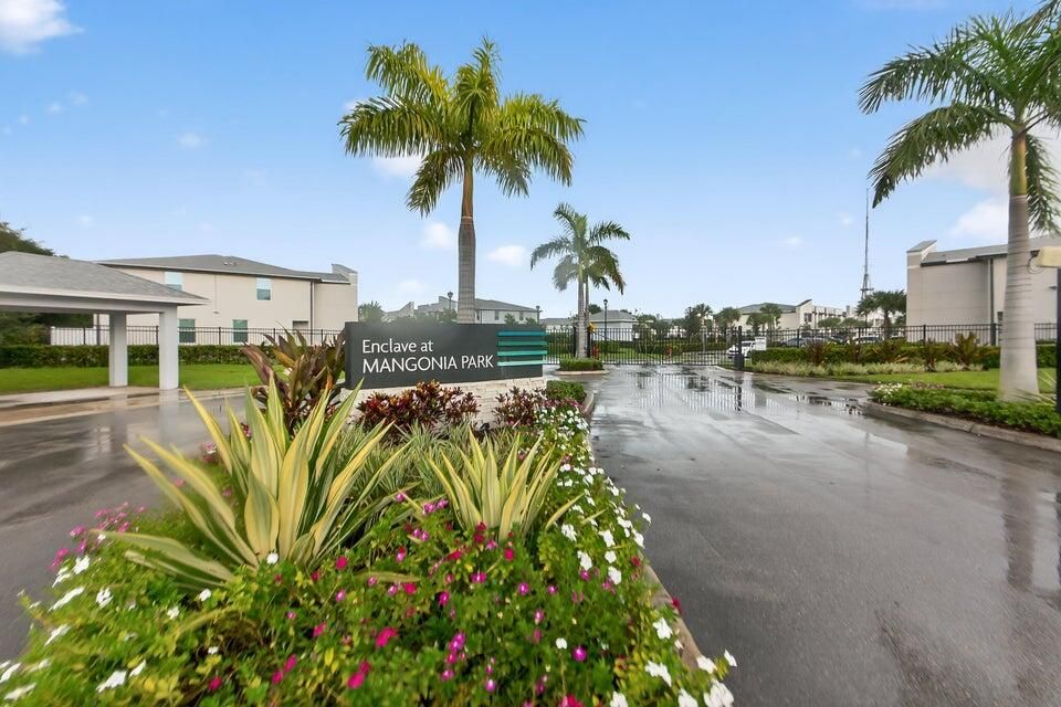 For Sale: $465,000 (3 beds, 2 baths, 1808 Square Feet)