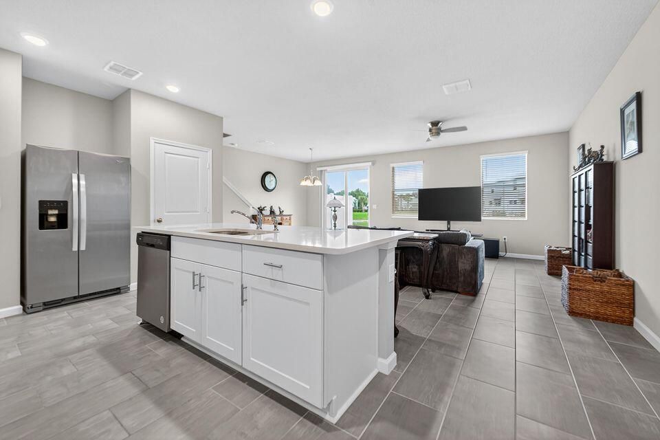 For Sale: $465,000 (3 beds, 2 baths, 1808 Square Feet)