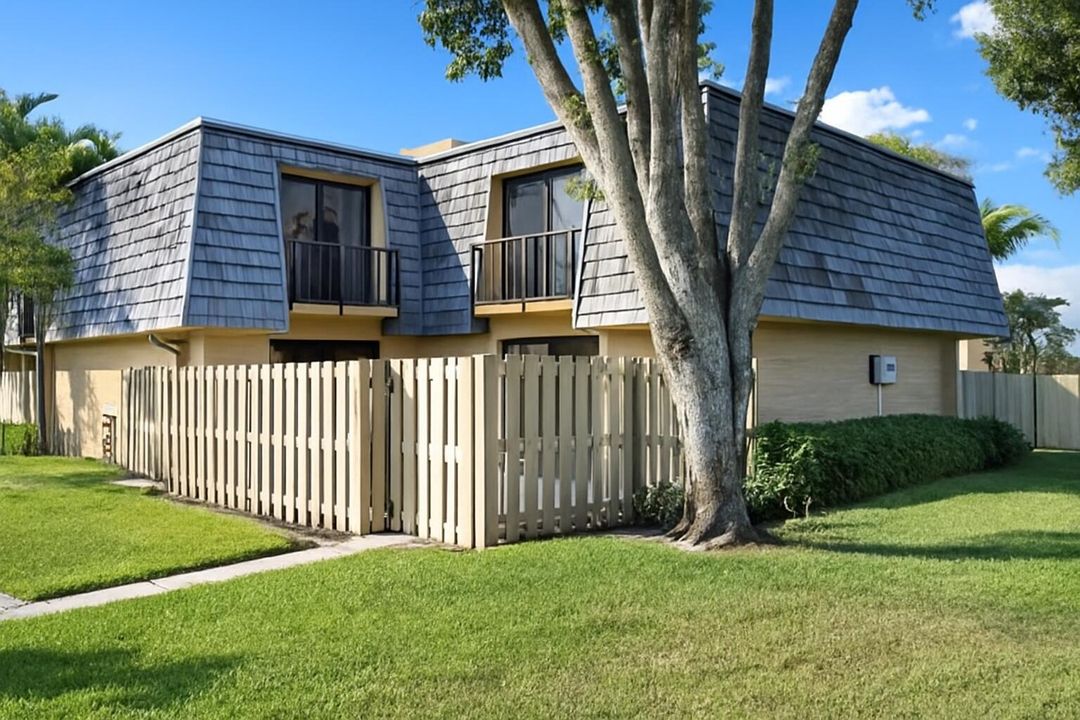 For Rent: $2,175 (2 beds, 2 baths, 1232 Square Feet)