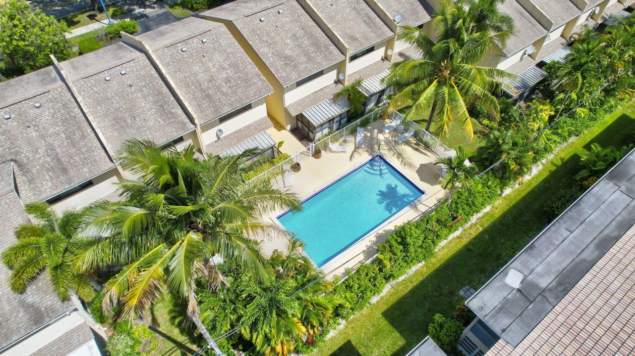 For Sale: $410,000 (2 beds, 2 baths, 1440 Square Feet)