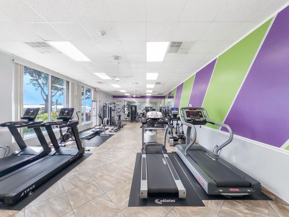 For Sale: $299,000 (2 beds, 2 baths, 1288 Square Feet)