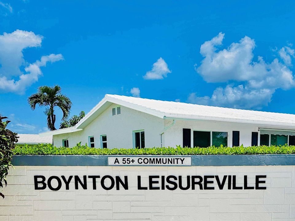 For Sale: $299,000 (2 beds, 2 baths, 1288 Square Feet)