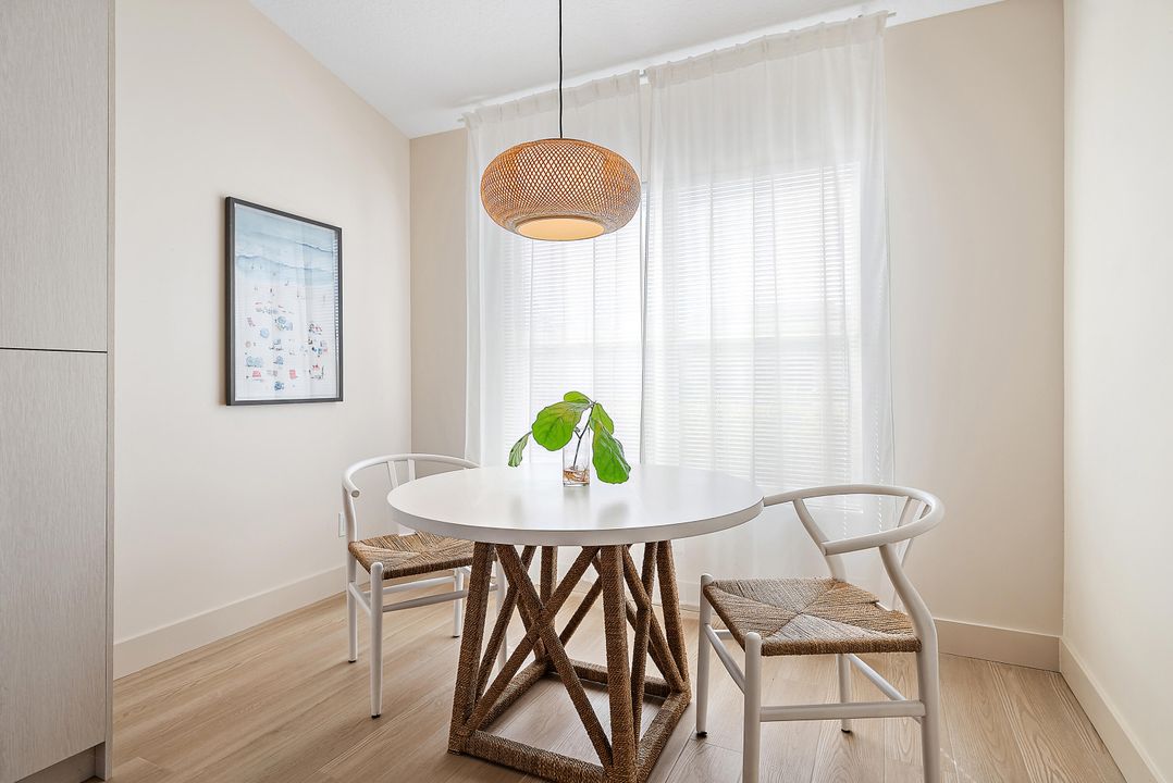 На продажу: $290,000 (2 спален, 2 ванн, 1427 Квадратных фут)