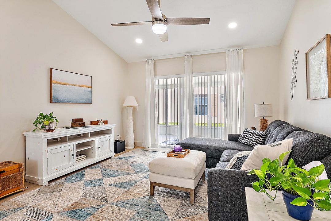 На продажу: $290,000 (2 спален, 2 ванн, 1427 Квадратных фут)