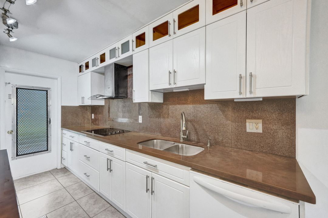 For Rent: $1,950 (2 beds, 1 baths, 840 Square Feet)