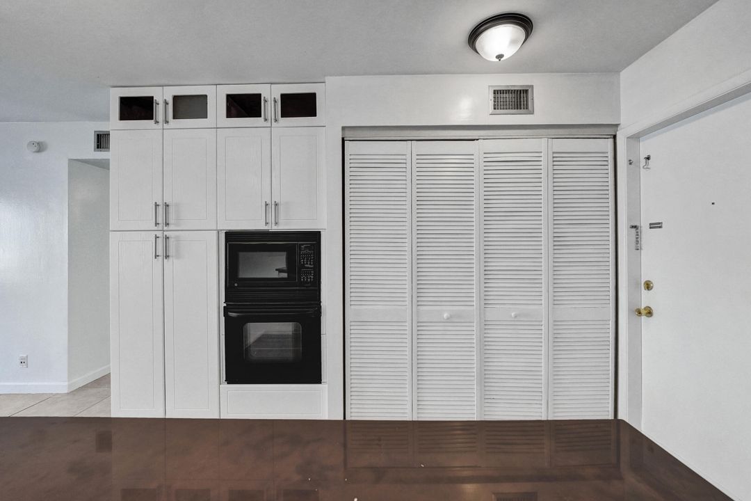 For Rent: $1,950 (2 beds, 1 baths, 840 Square Feet)