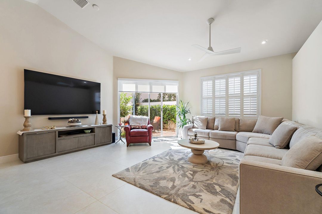 En Venta: $725,000 (2 camas, 2 baños, 1277 Pies cuadrados)