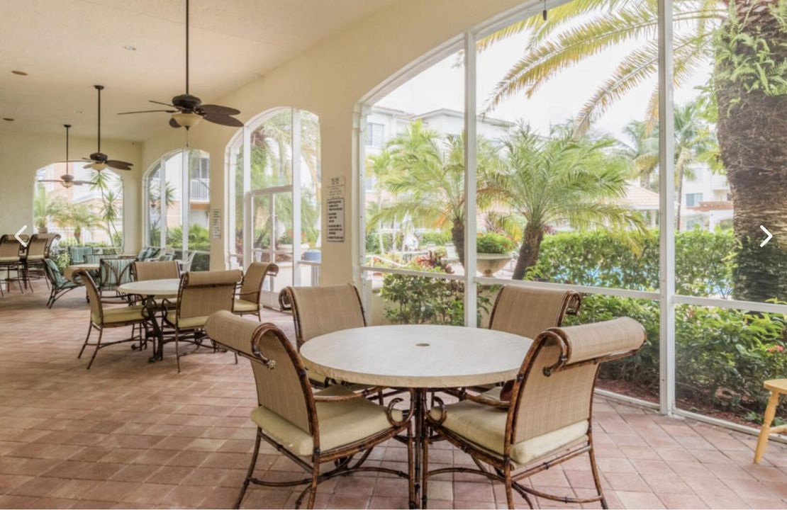 For Rent: $2,800 (2 beds, 1 baths, 946 Square Feet)