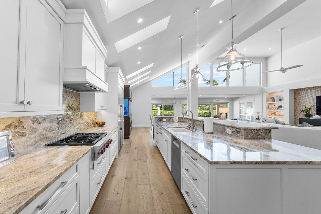 На продажу: $3,495,000 (3 спален, 4 ванн, 3272 Квадратных фут)