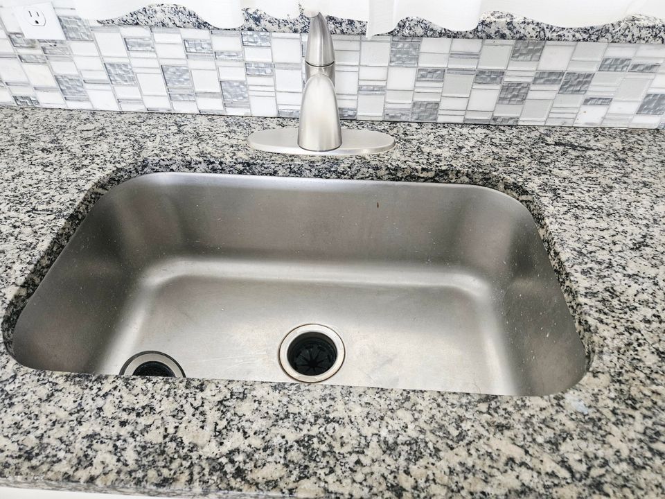 出租: $2,000 (2 贝兹, 2 浴室, 957 平方英尺)