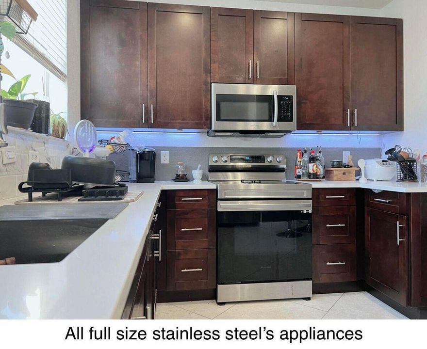 For Rent: $2,700 (2 beds, 2 baths, 1326 Square Feet)