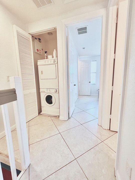 For Rent: $2,700 (2 beds, 2 baths, 1326 Square Feet)