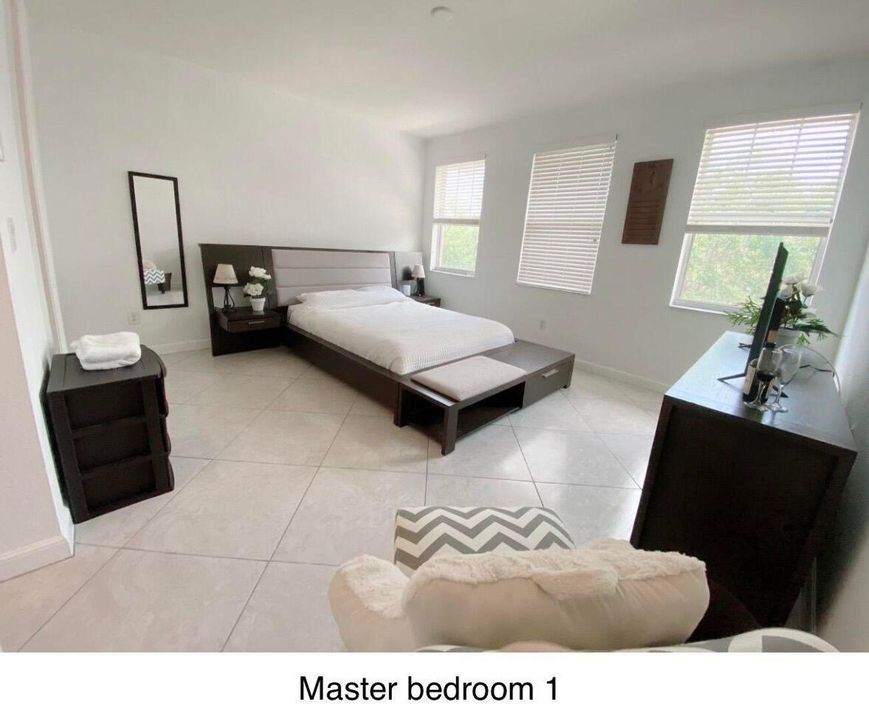 For Rent: $2,700 (2 beds, 2 baths, 1326 Square Feet)