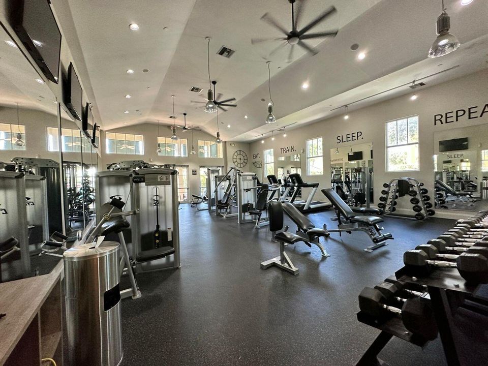 For Rent: $2,700 (2 beds, 2 baths, 1326 Square Feet)