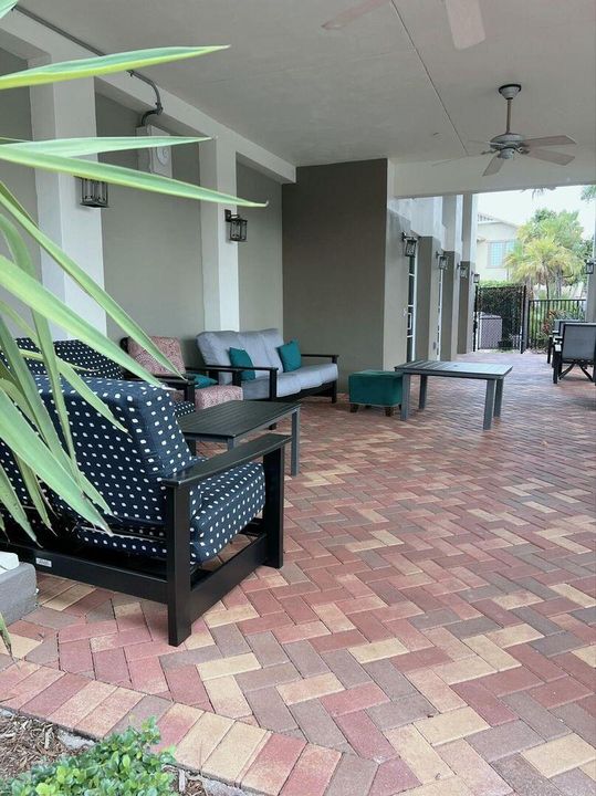 For Rent: $2,700 (2 beds, 2 baths, 1326 Square Feet)