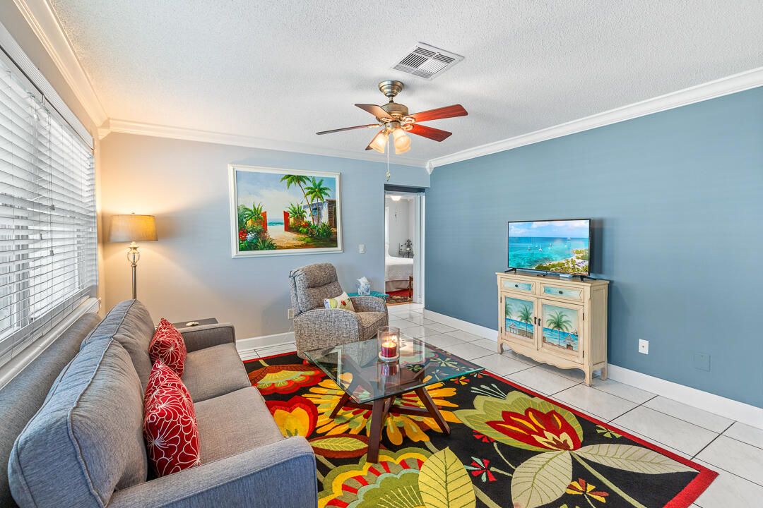 На продажу: $475,000 (2 спален, 1 ванн, 834 Квадратных фут)