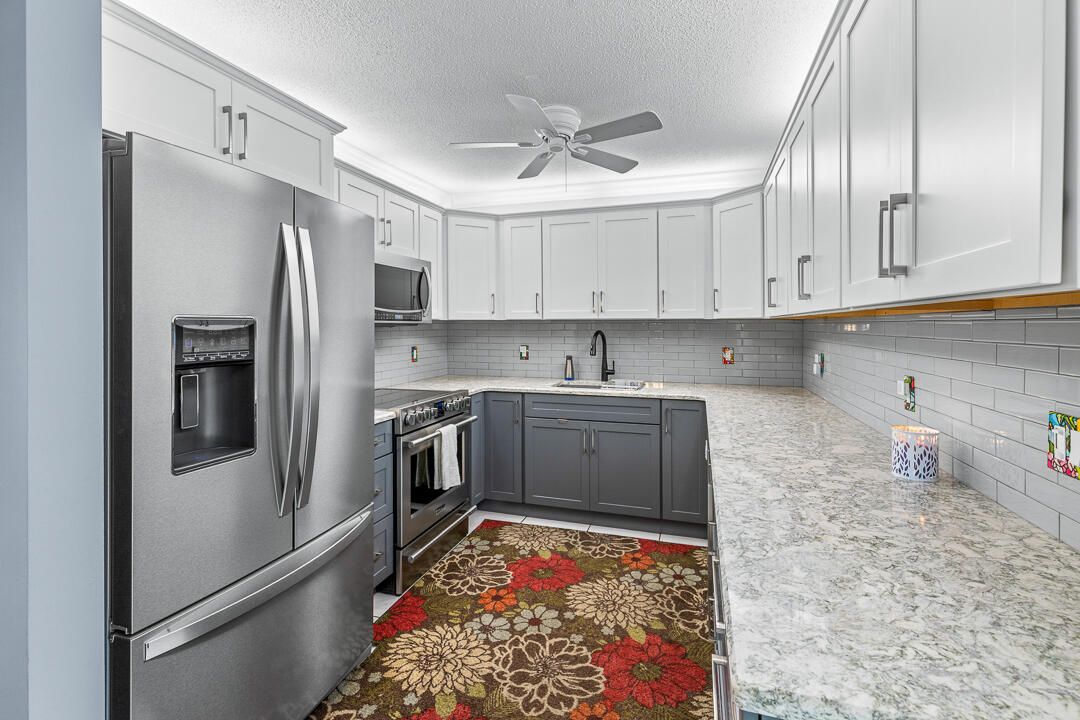 На продажу: $475,000 (2 спален, 1 ванн, 834 Квадратных фут)