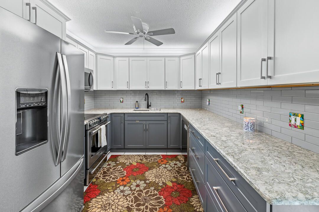 На продажу: $475,000 (2 спален, 1 ванн, 834 Квадратных фут)