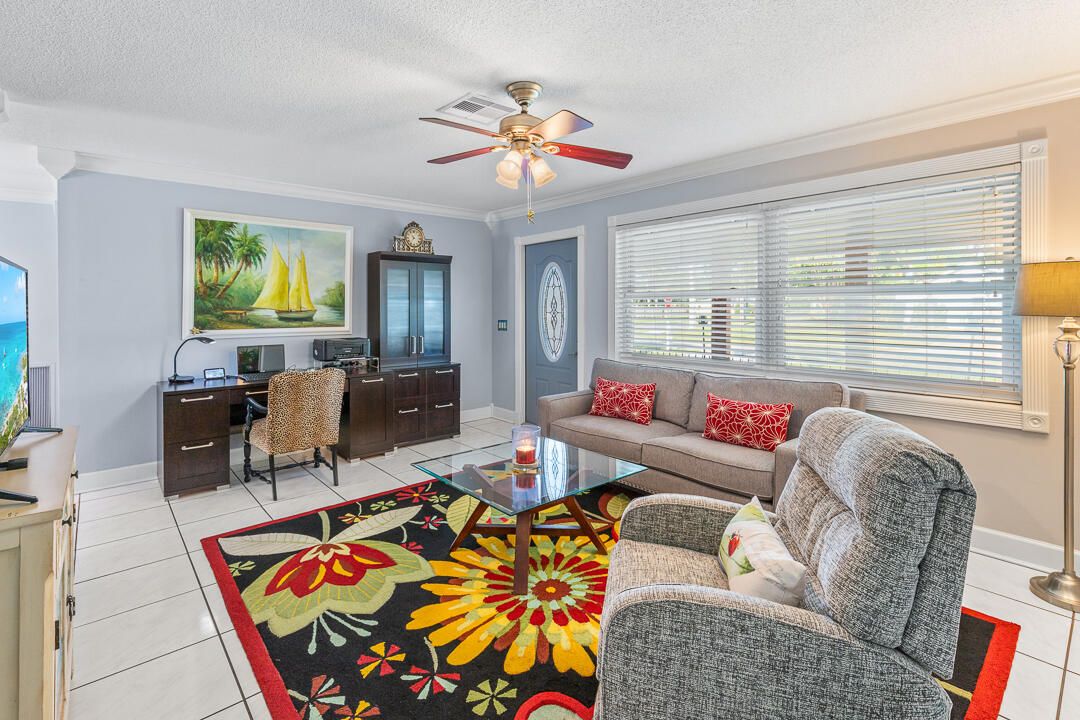 На продажу: $475,000 (2 спален, 1 ванн, 834 Квадратных фут)