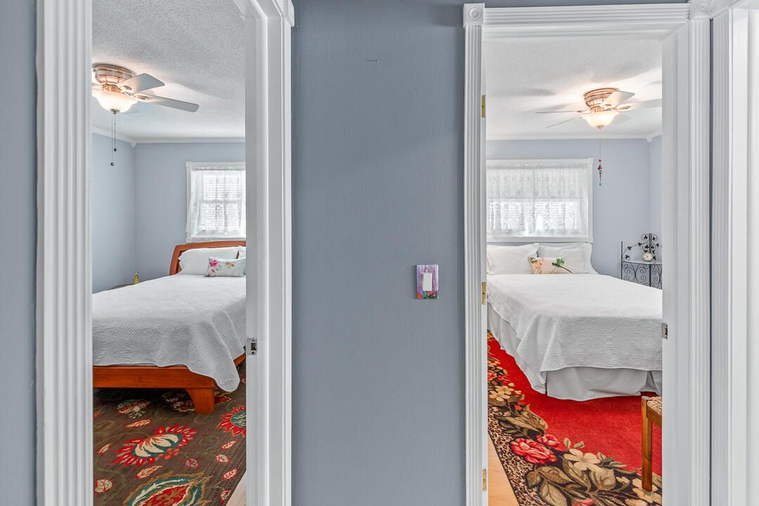 На продажу: $475,000 (2 спален, 1 ванн, 834 Квадратных фут)