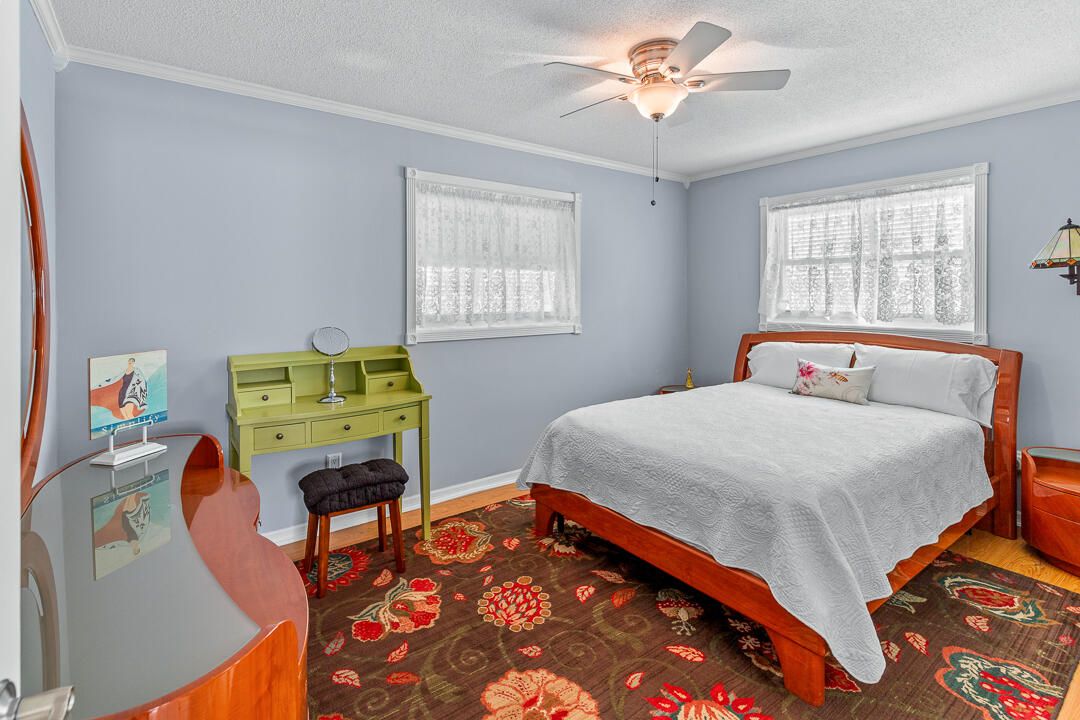 На продажу: $475,000 (2 спален, 1 ванн, 834 Квадратных фут)