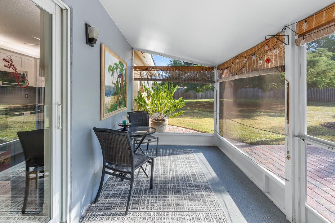 На продажу: $475,000 (2 спален, 1 ванн, 834 Квадратных фут)