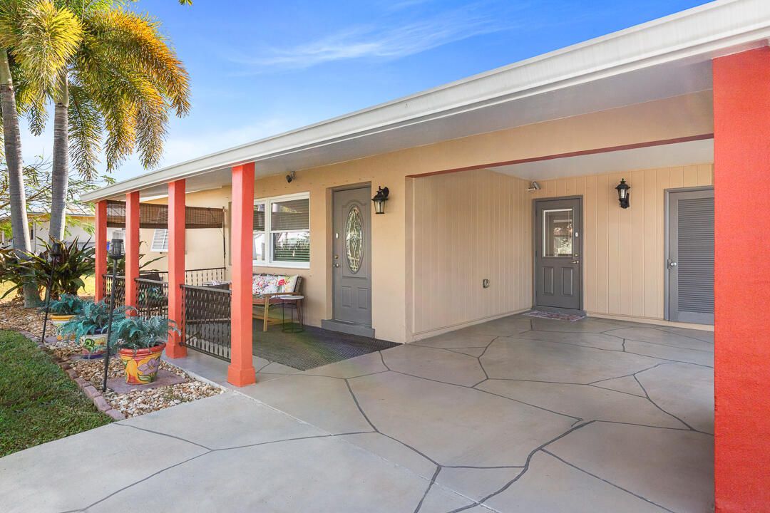 На продажу: $475,000 (2 спален, 1 ванн, 834 Квадратных фут)