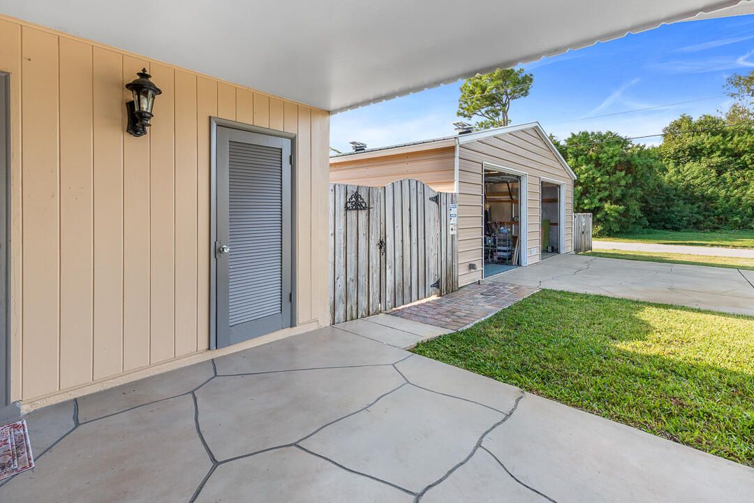 На продажу: $475,000 (2 спален, 1 ванн, 834 Квадратных фут)