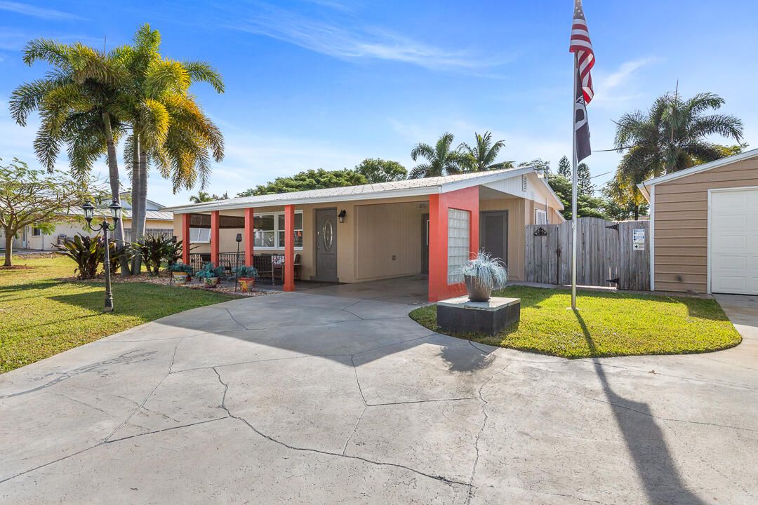 На продажу: $475,000 (2 спален, 1 ванн, 834 Квадратных фут)