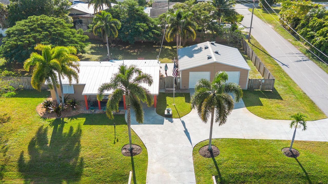 На продажу: $475,000 (2 спален, 1 ванн, 834 Квадратных фут)