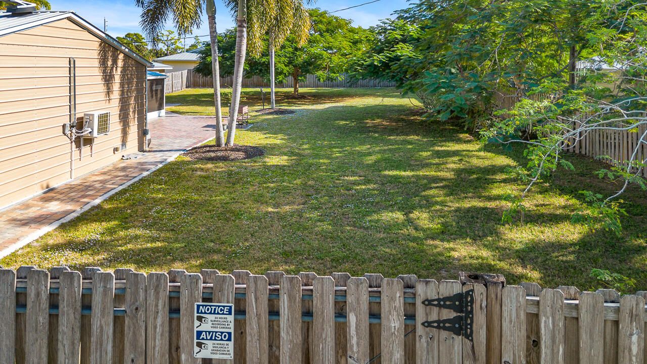 На продажу: $475,000 (2 спален, 1 ванн, 834 Квадратных фут)