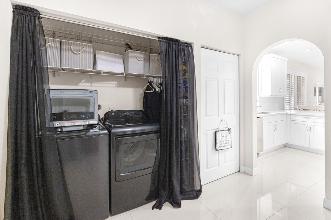 For Sale: $439,000 (3 beds, 2 baths, 1427 Square Feet)