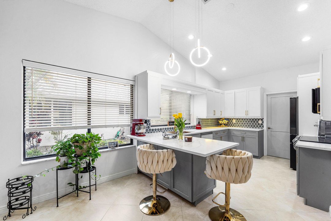 En Venta: $625,000 (2 camas, 2 baños, 2415 Pies cuadrados)