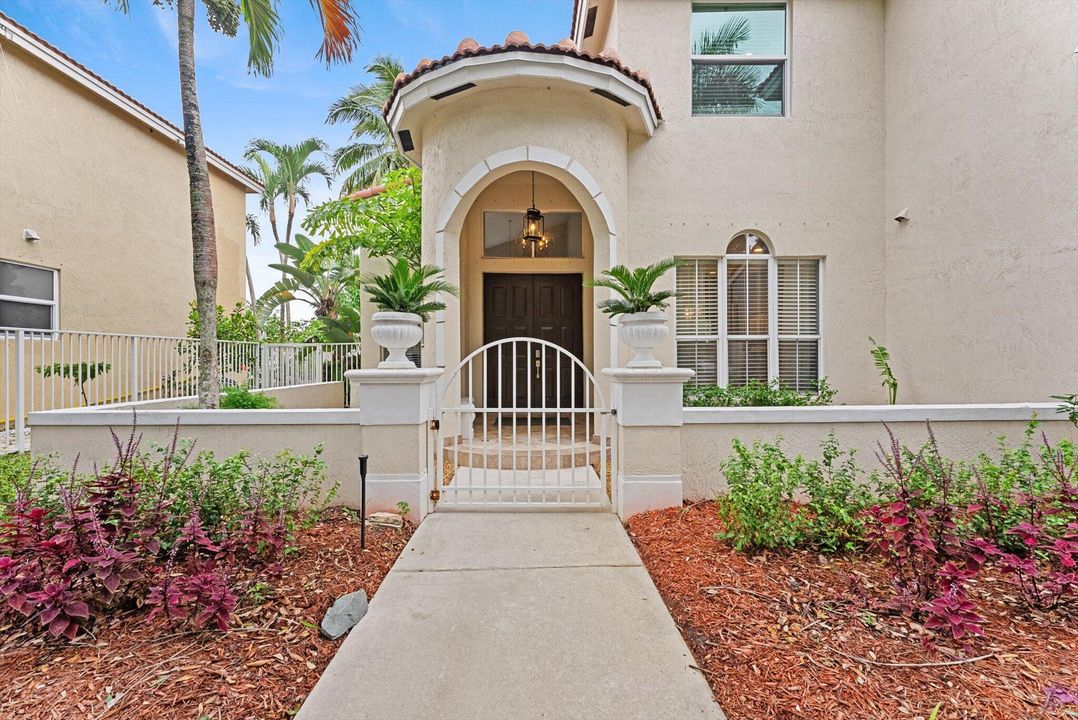 For Rent: $7,900 (5 beds, 3 baths, 3080 Square Feet)