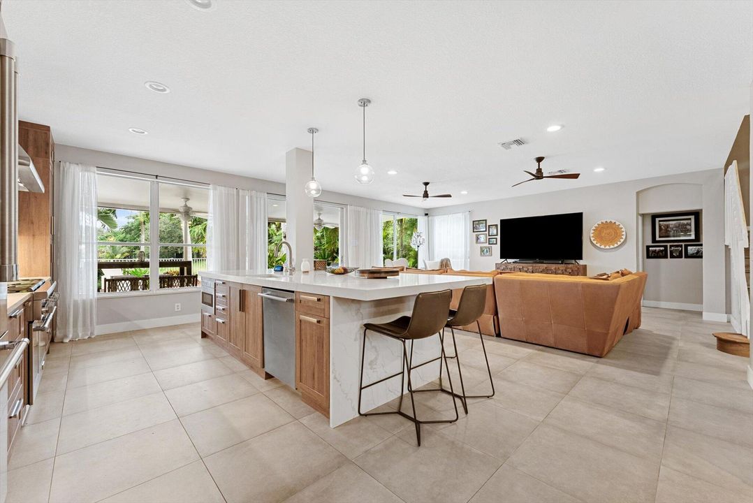 For Rent: $7,900 (5 beds, 3 baths, 3080 Square Feet)