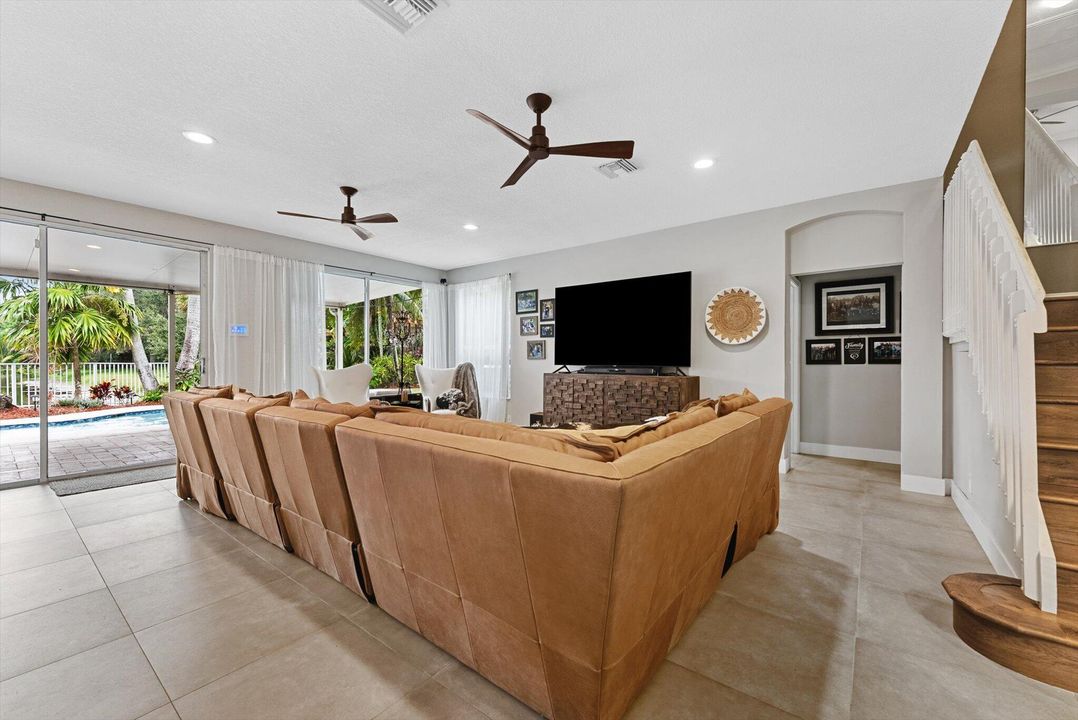 For Rent: $7,900 (5 beds, 3 baths, 3080 Square Feet)