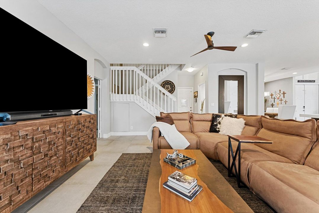 For Rent: $7,900 (5 beds, 3 baths, 3080 Square Feet)