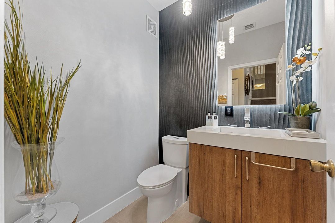 For Rent: $7,900 (5 beds, 3 baths, 3080 Square Feet)