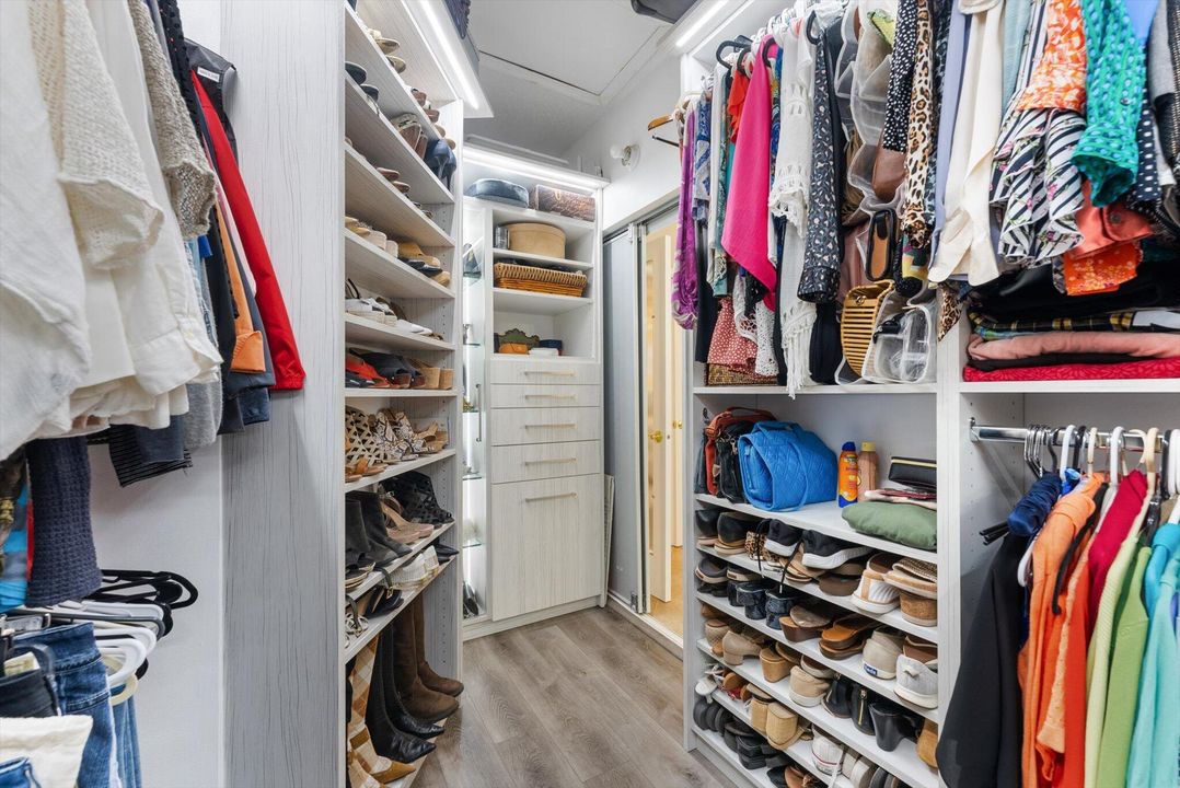 For Rent: $7,900 (5 beds, 3 baths, 3080 Square Feet)