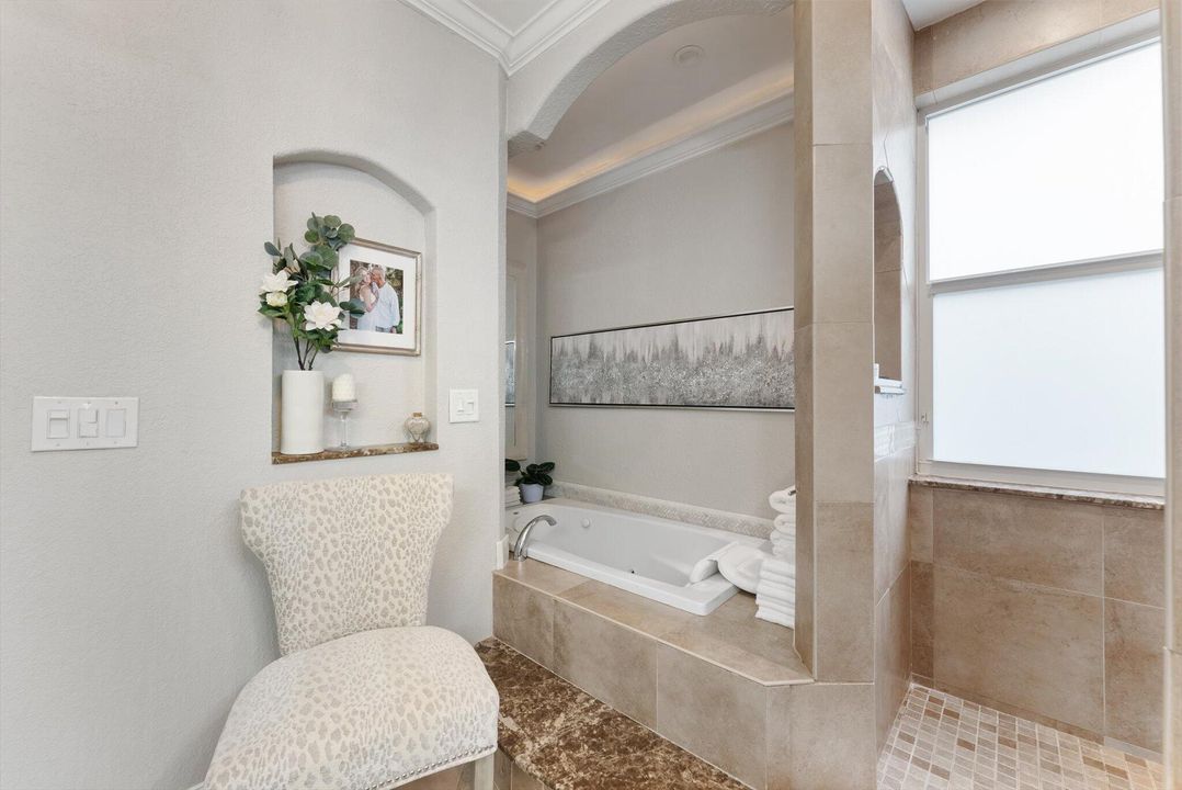 For Rent: $7,900 (5 beds, 3 baths, 3080 Square Feet)