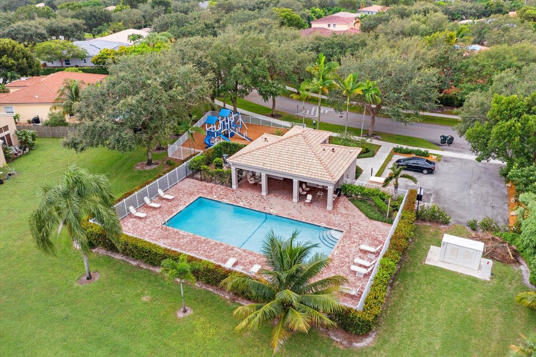 For Rent: $7,900 (5 beds, 3 baths, 3080 Square Feet)