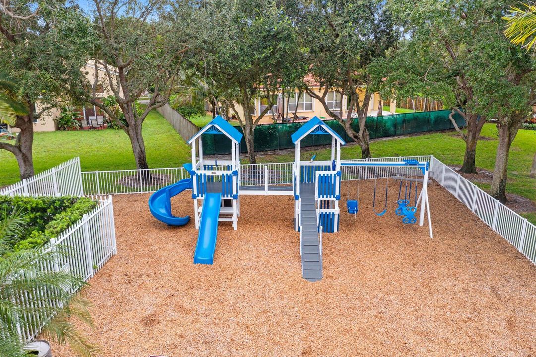 For Rent: $7,900 (5 beds, 3 baths, 3080 Square Feet)