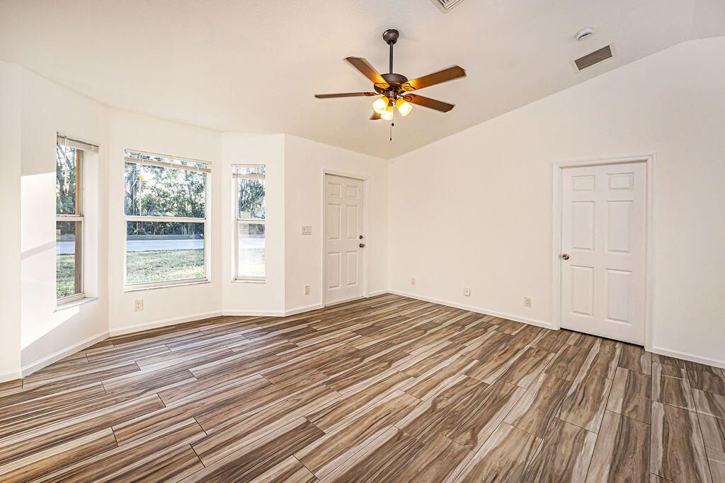 For Sale: $549,000 (3 beds, 2 baths, 1130 Square Feet)