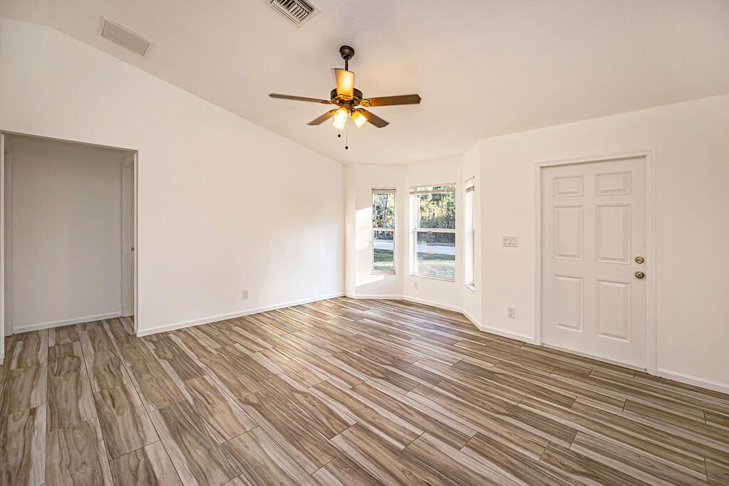 For Sale: $549,000 (3 beds, 2 baths, 1130 Square Feet)