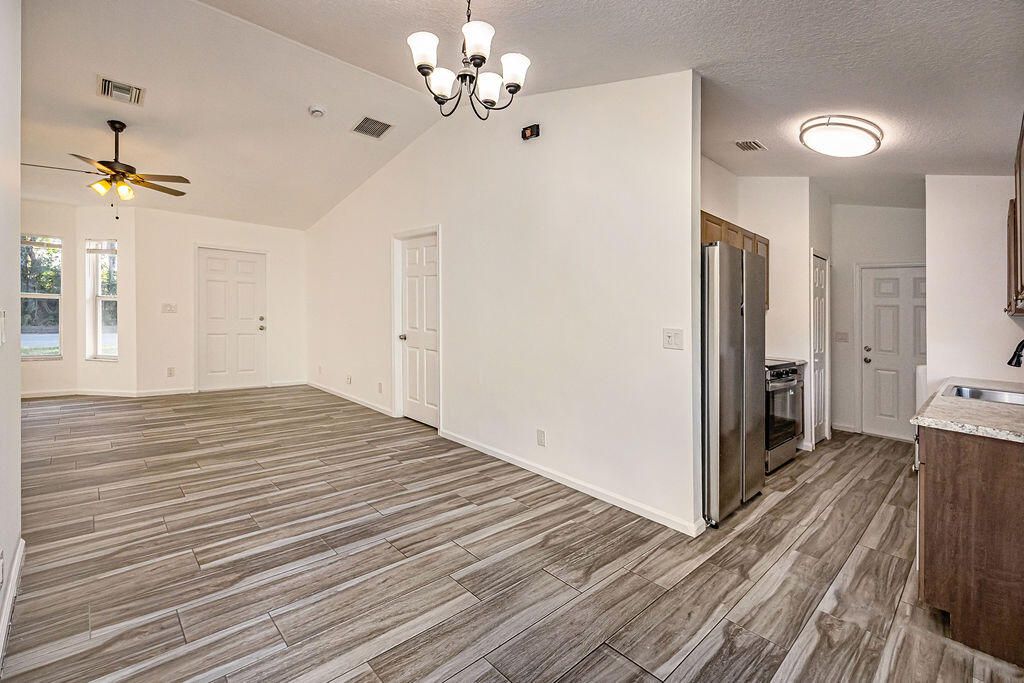 For Sale: $549,000 (3 beds, 2 baths, 1130 Square Feet)