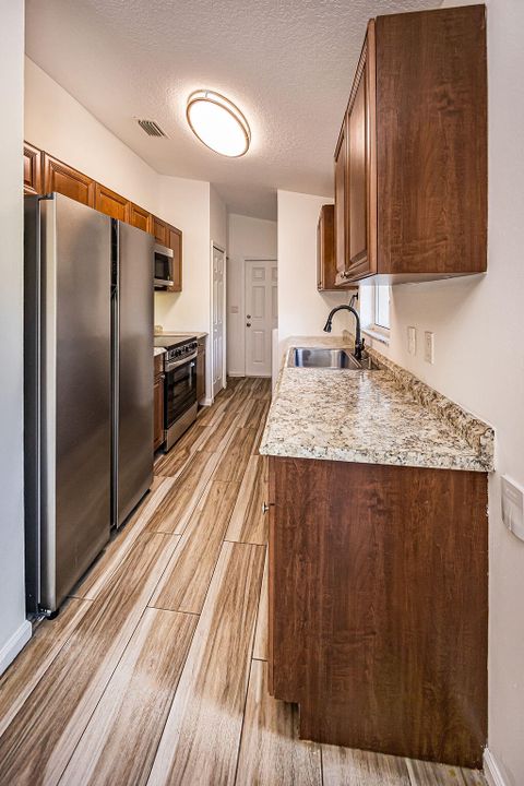 For Sale: $549,000 (3 beds, 2 baths, 1130 Square Feet)