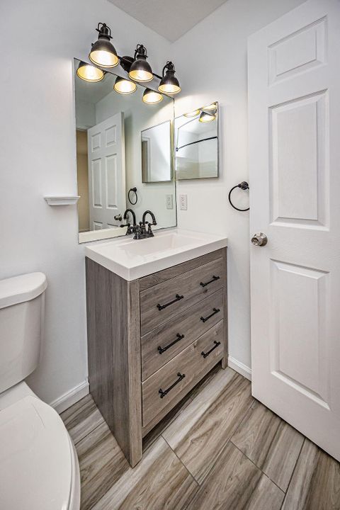 For Sale: $549,000 (3 beds, 2 baths, 1130 Square Feet)