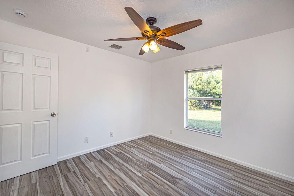 For Sale: $549,000 (3 beds, 2 baths, 1130 Square Feet)