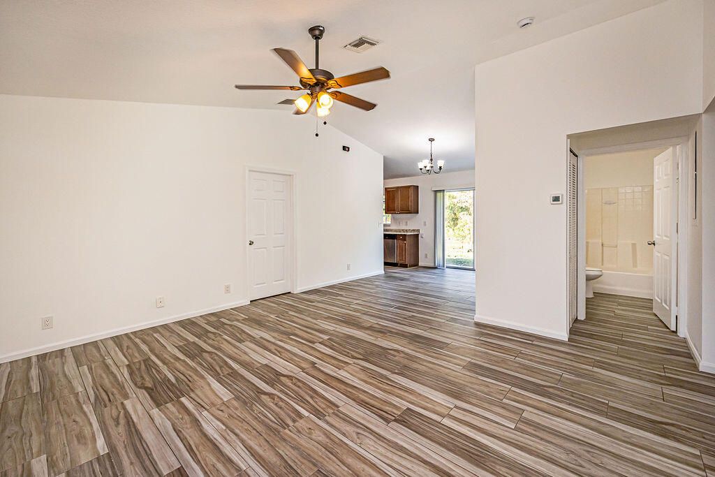 For Sale: $549,000 (3 beds, 2 baths, 1130 Square Feet)